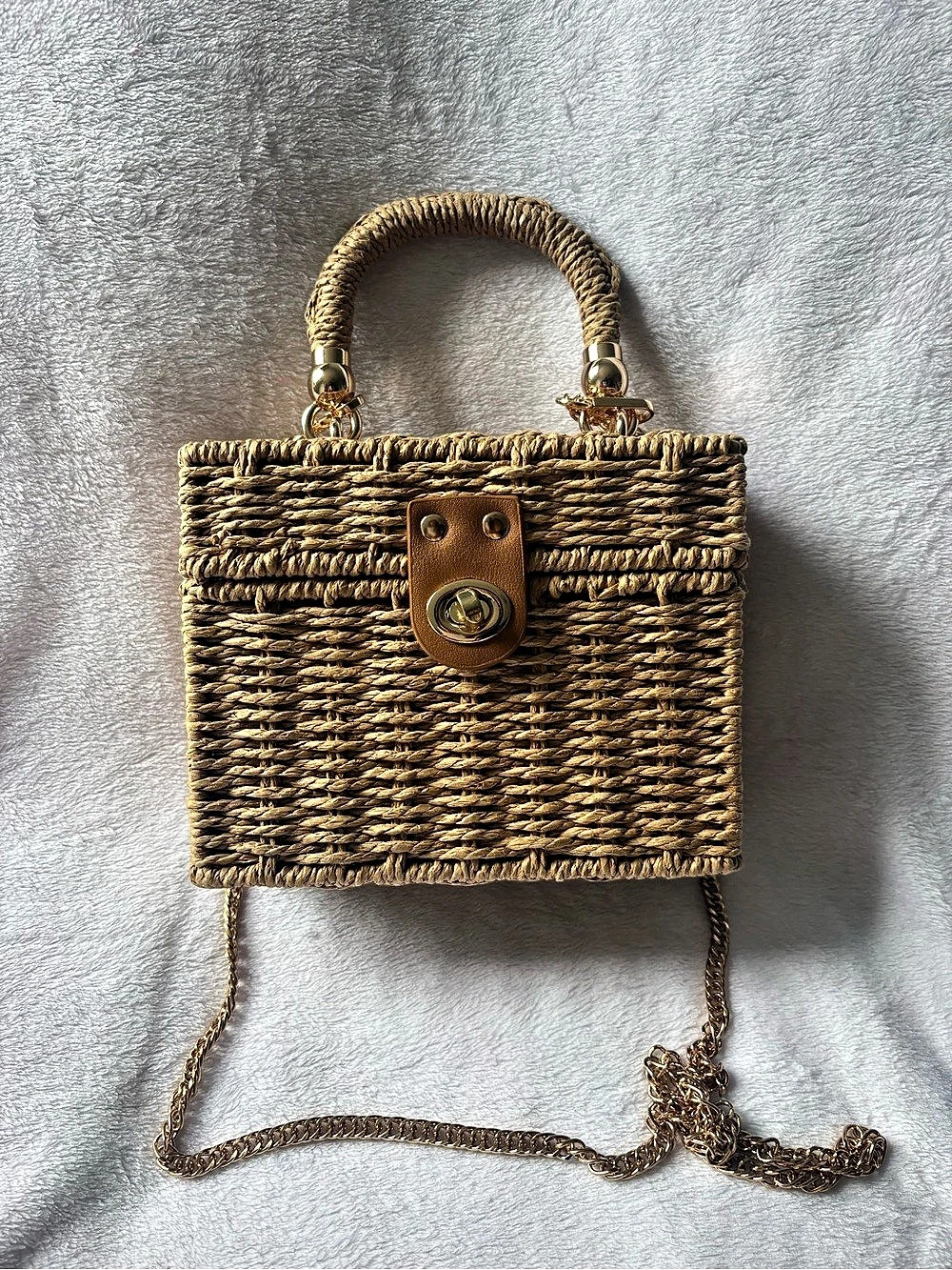 Woven Shoulder Bag in Brown Like New